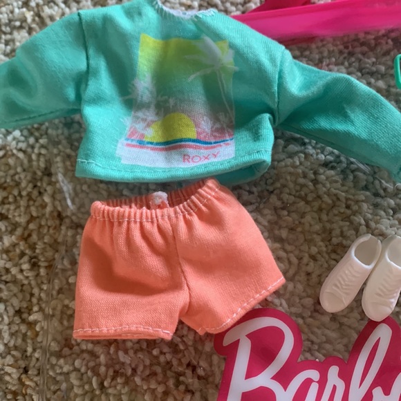Barbie Roxy Fashion Pack Outfit - Picture 4 of 6